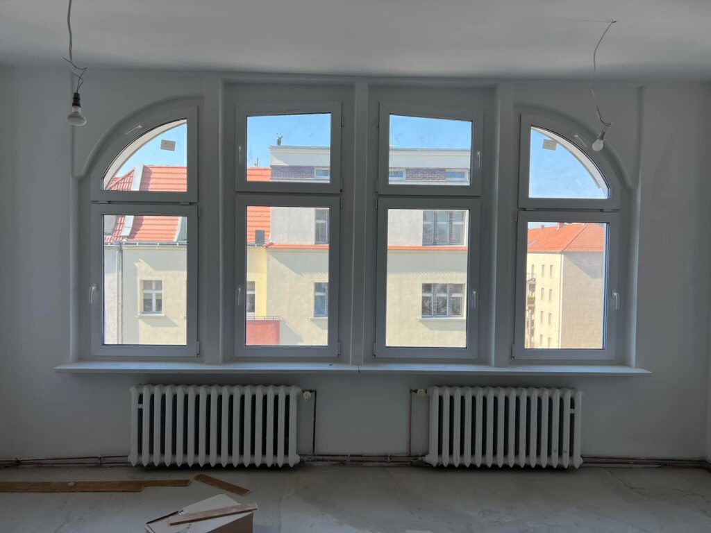 Okna łukowe kamienica na Łazarzu 2022
